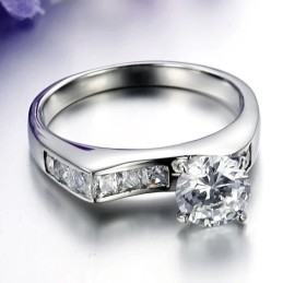 Stable Quality Female Titanium Ring With Rhinestone