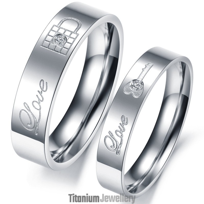 High Quality Titanium Ring For Lovers With Rhinestone