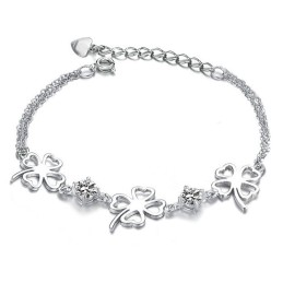 The Queen Of Quality Female Clover Shape Platinum Plating Titanium Bracelet With Diamond