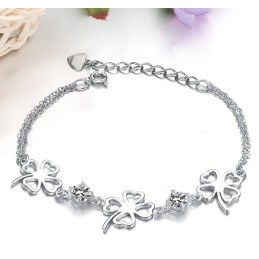 The Queen Of Quality Female Clover Shape Platinum Plating Titanium Bracelet With Diamond