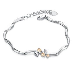 World-Wide Renown Female Platinum Plating Titanium Bracelet With Diamond