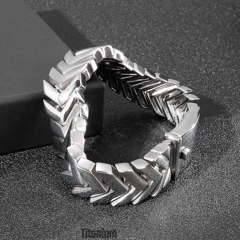 Cool Men's Chic Style Snake Bone Titanium Bracelet For Gifts Cool Men's Chic Style Snake Bone Titanium Bracelet For Gifts