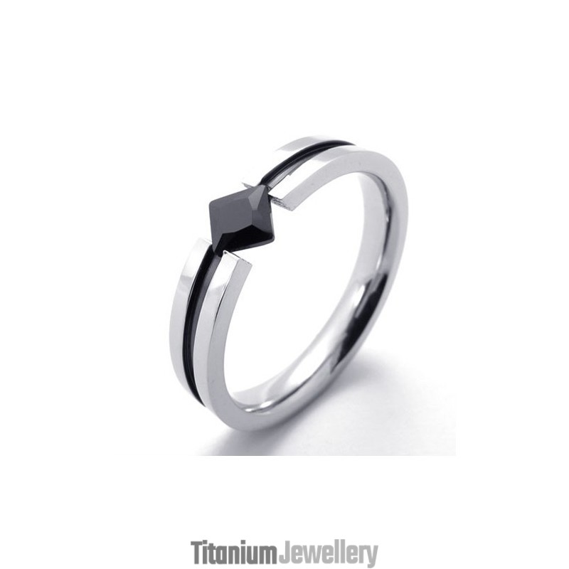 Fashion Black Gem Titanium Ring